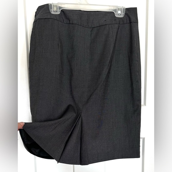 Banana Republic Charcoal Gray Pencil Skirt – Size 2P Petite - Picture 4 of 6